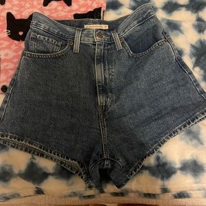 Levi’s high waisted mom short